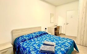 La Veranda Guest Rooms - Free Public Transport & Parking, Close To City Center